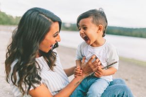 As diferenças entre uma pessoa feliz e uma pessoa invejosa