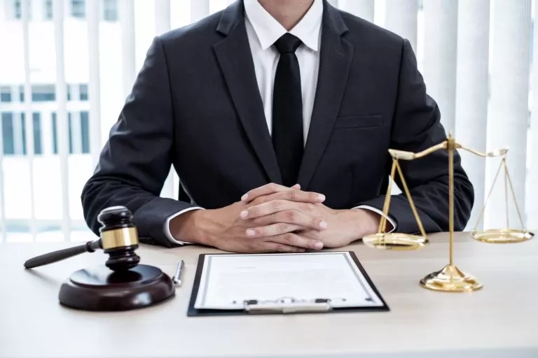 Os malefícios em se colocar na posição de juiz