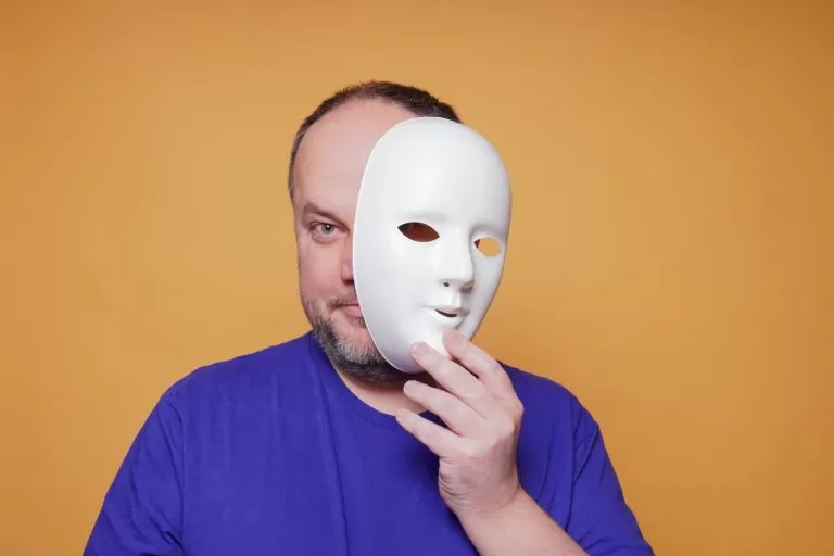 Consequências da crise de identidade e do medo de aceitação